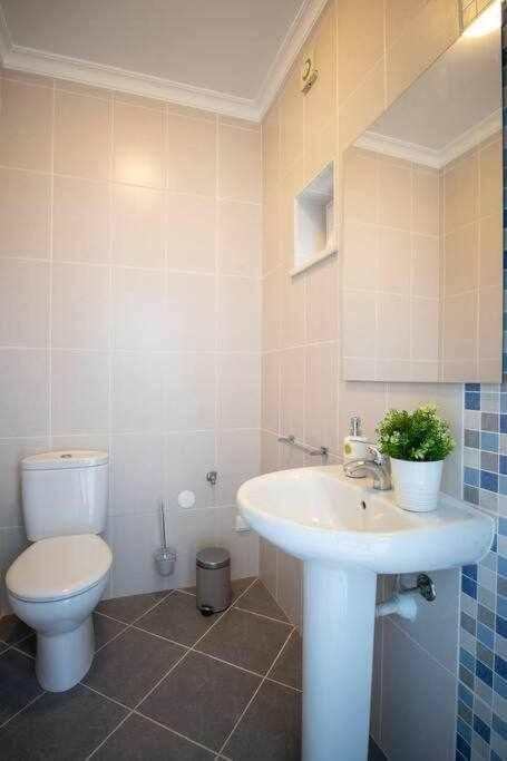 Modern 3Br Apt W/ Lg Terrace, Bbq, Ac & Parking Tavira Exterior foto
